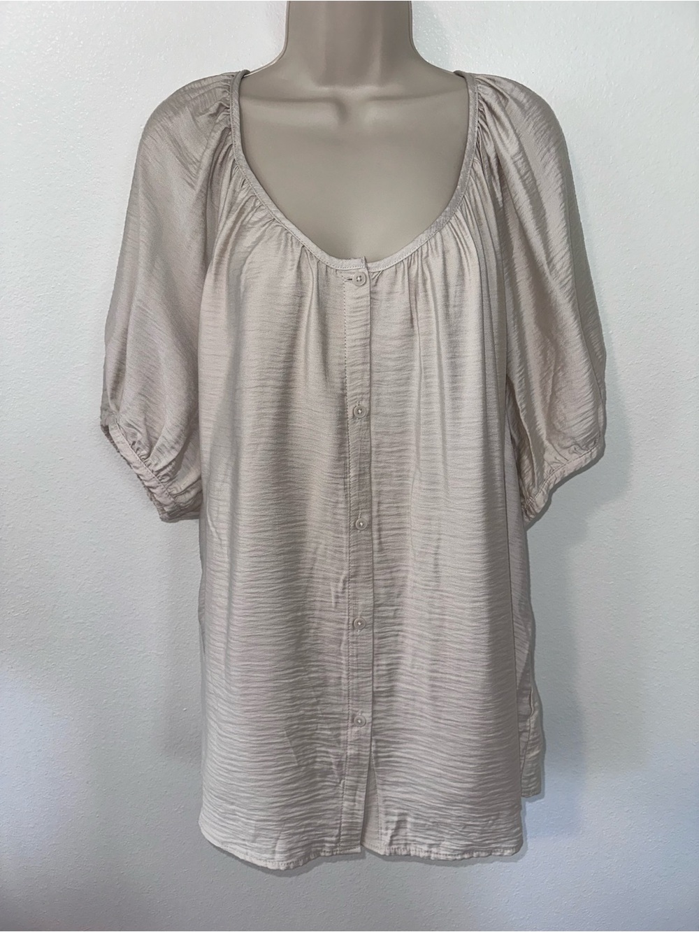 Ava & Viv Light Taupe Button-Front Scoop Neck Blouse